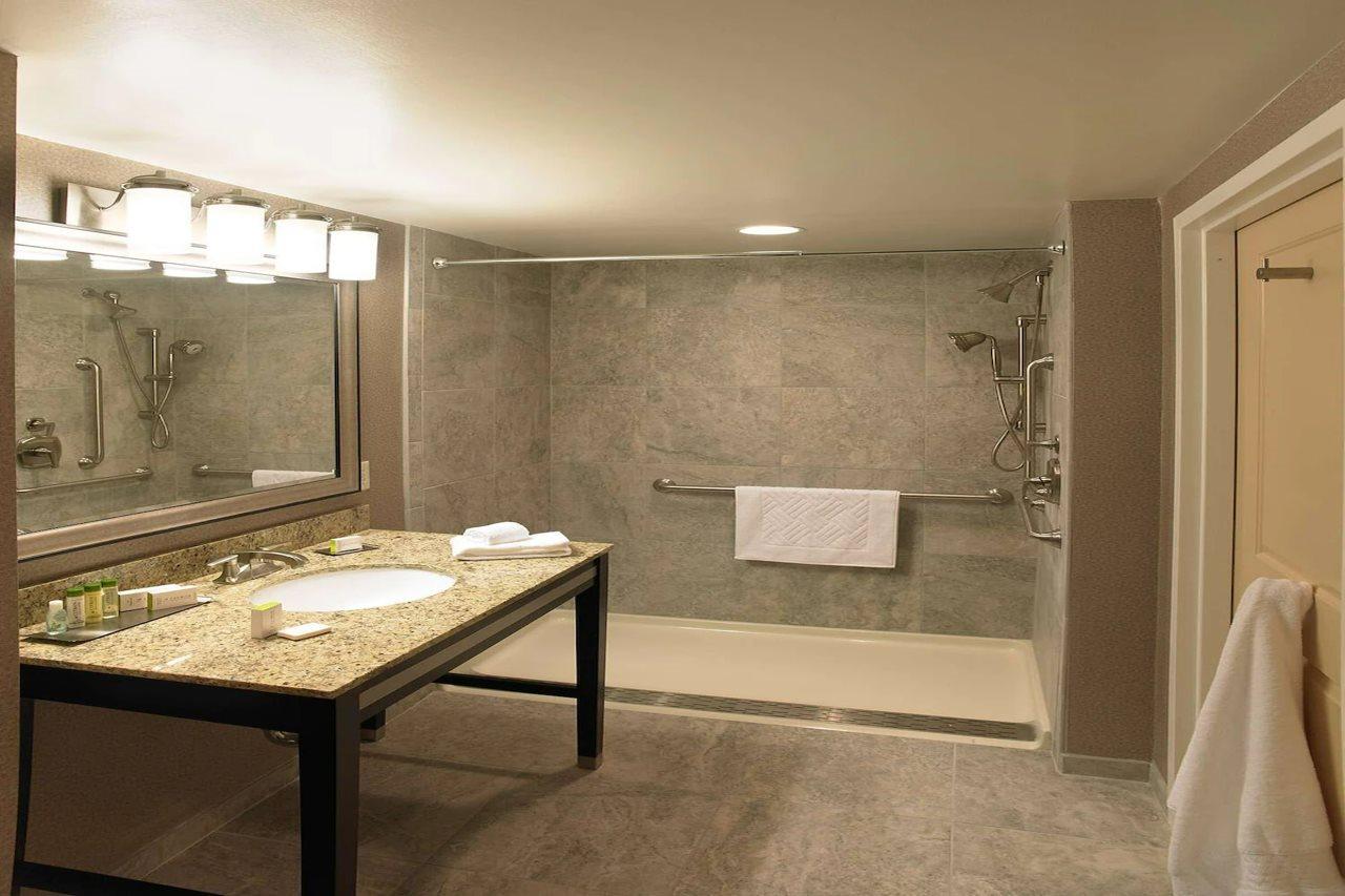The Strathallan - A Doubletree By Hilton Rochester Bagian luar foto